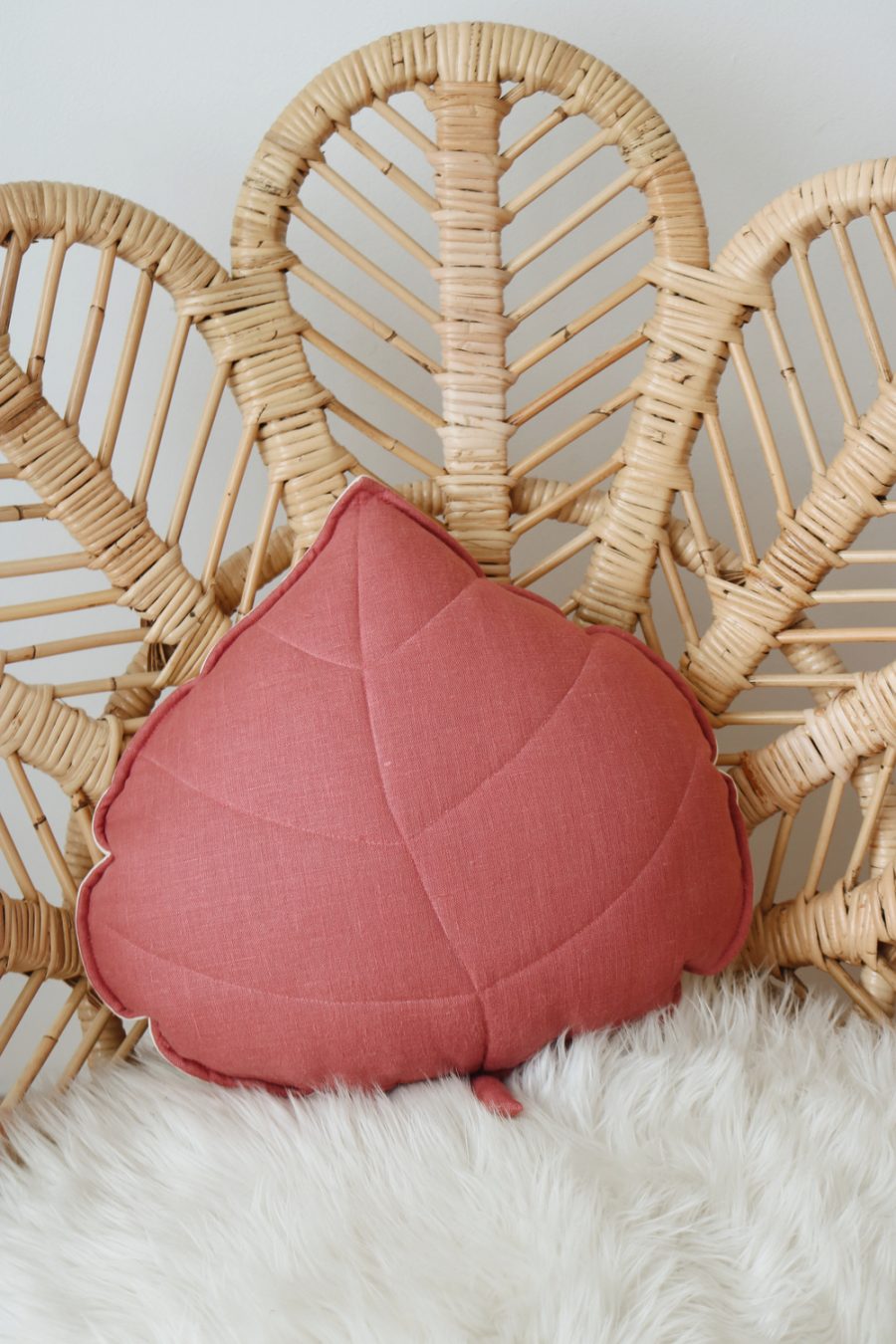 Lifestyle Goji Linen Leaf Cushion 3