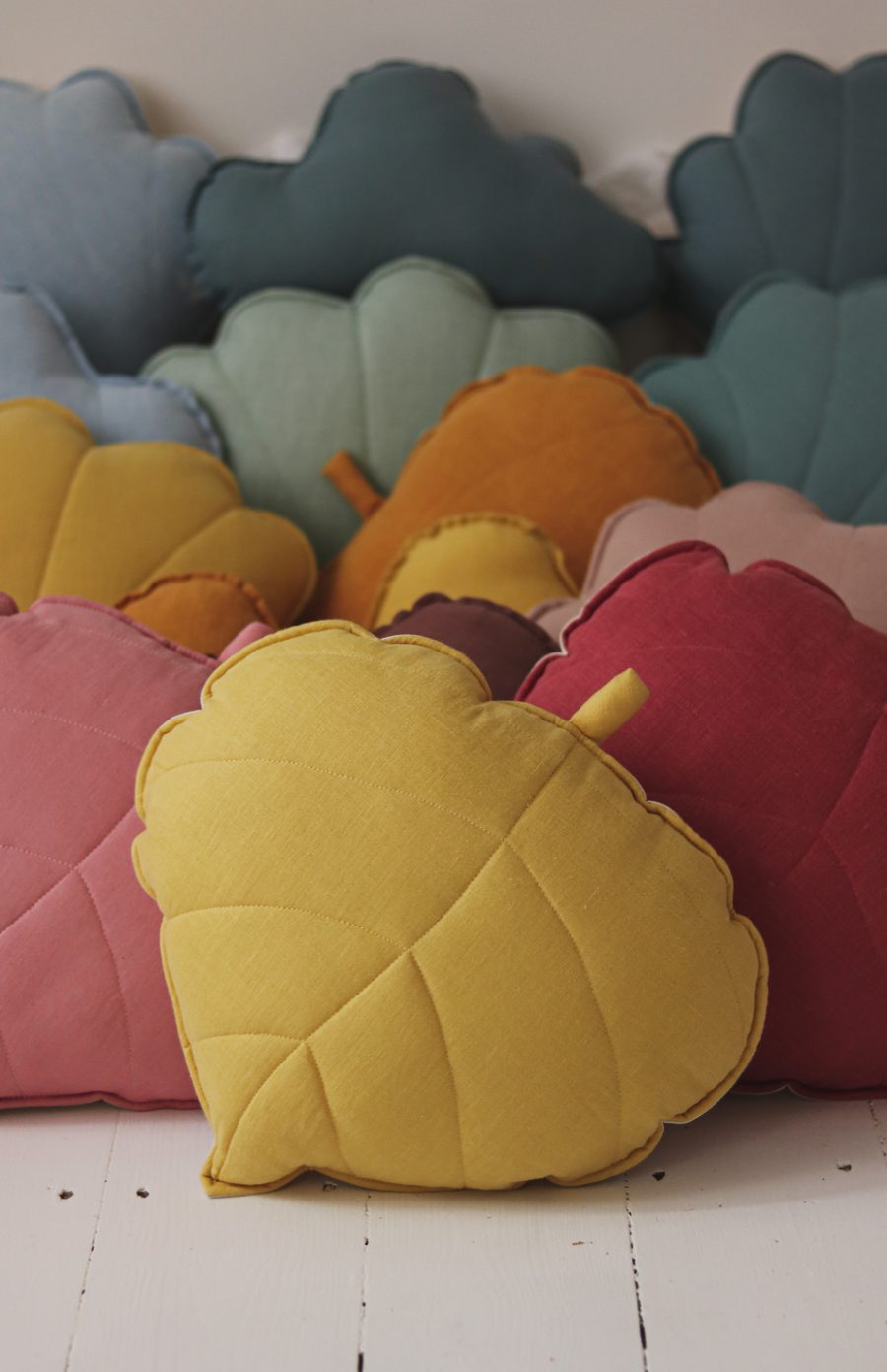 Lifestyle Goji Linen Leaf Cushion 2