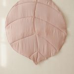Lifestyle Λινό χαλάκι σε σχήμα φύλλου – ροζ