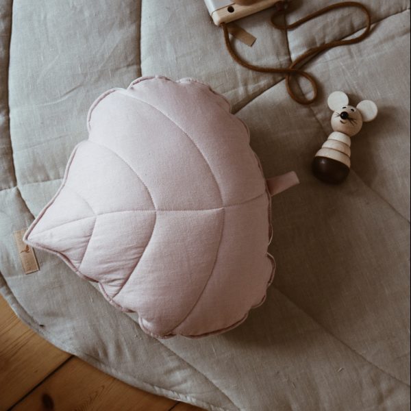 Lifestyle Ροζ λινό μαξιλάρι σε σχήμα φύλλου 41