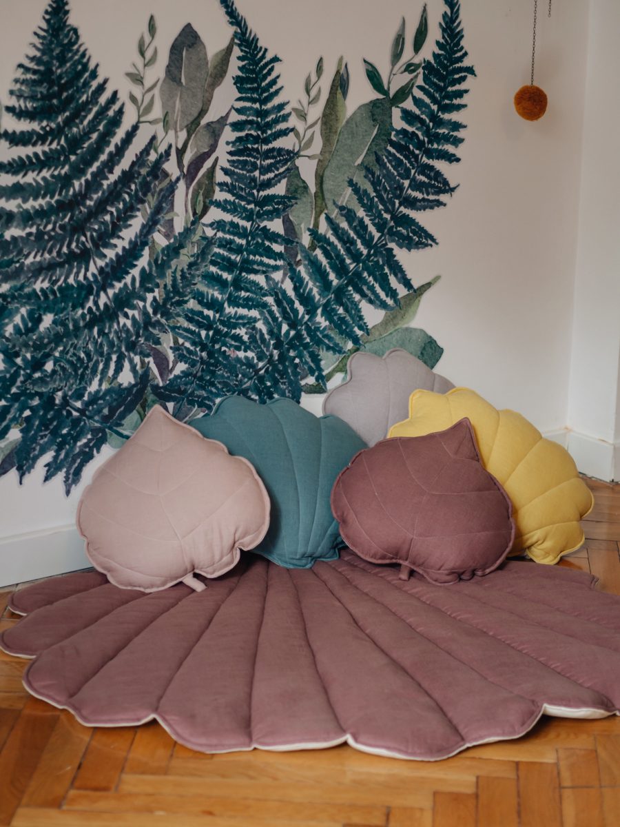 Lifestyle Ροζ λινό μαξιλάρι σε σχήμα φύλλου 4
